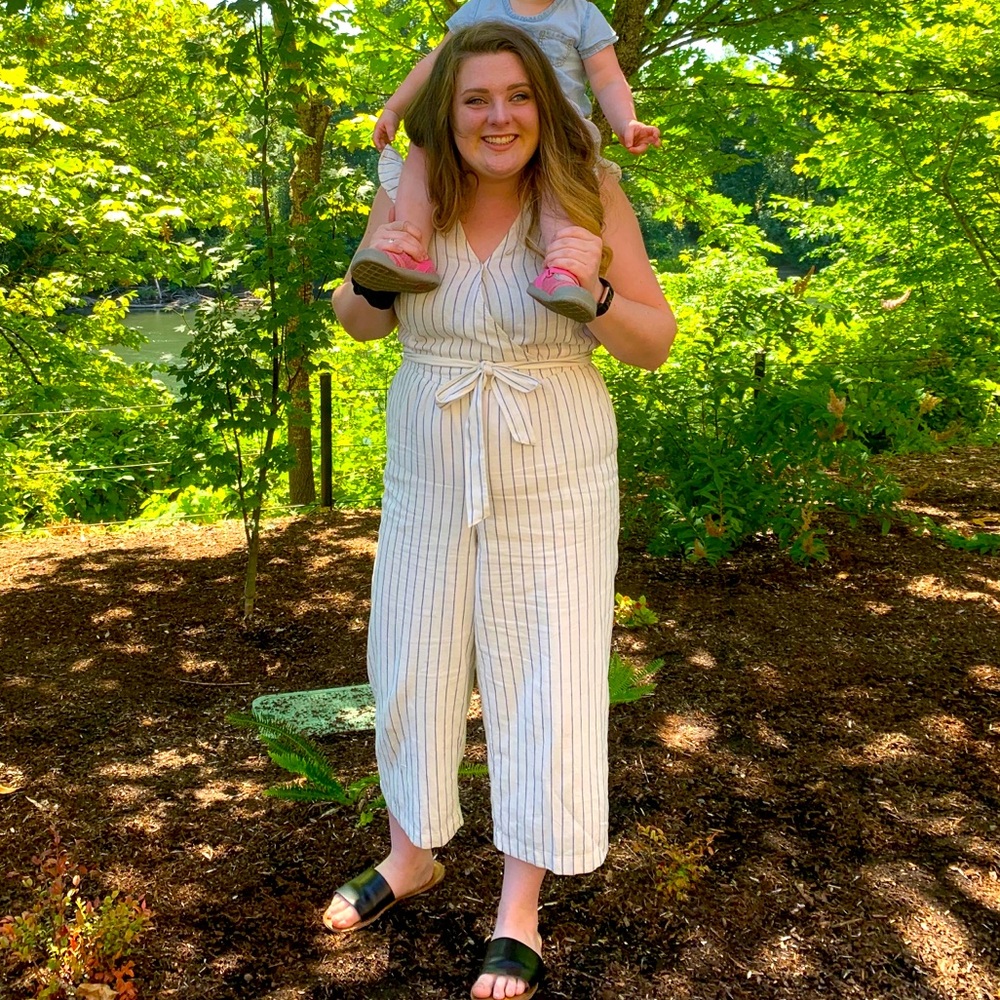 Old Navy Women’s Medium Blue and White Pinstripe Flutter Sleeve Jumpsuit - Picture 2 of 5